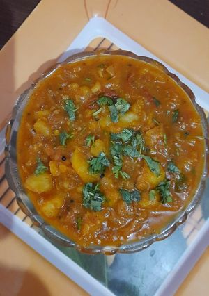 आलू टमाटर की सब्जी(Aloo tamatar ki subji recipe in Hindi) रेसिपी मुख्य फोटो
