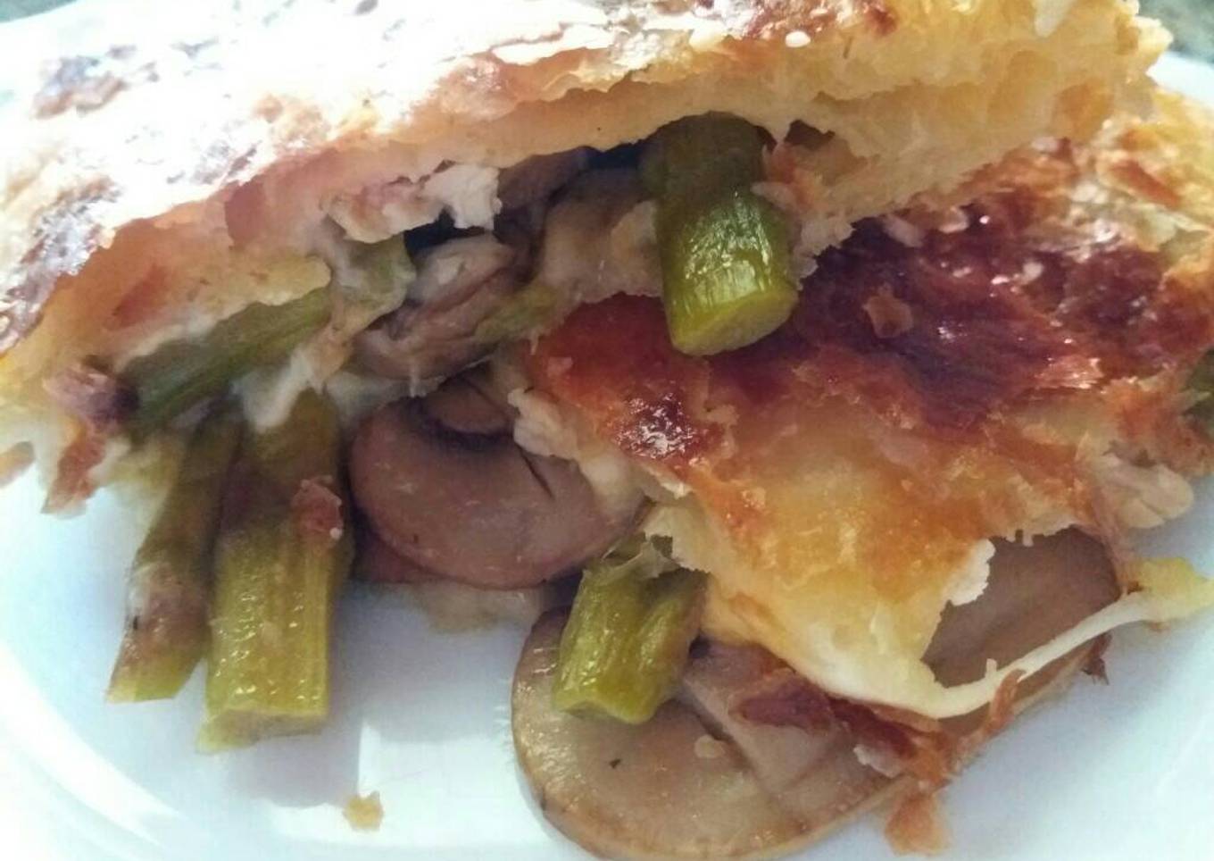 Hojaldre de champiñones y espárragos verdes