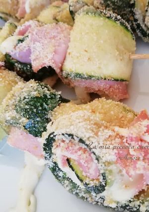 Foto di Spiedini di zucchine con prosciutto cotto e sottiletta