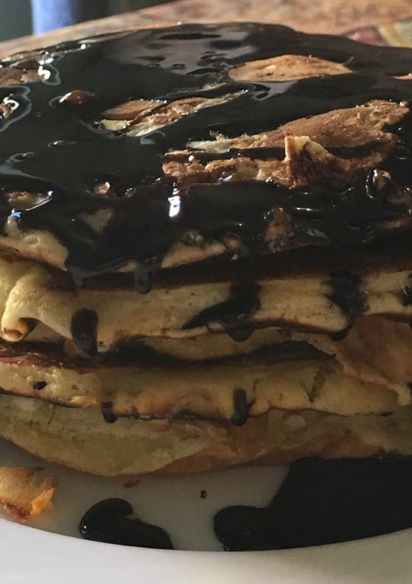 Una foto de Tortitas con sirope de chocolate
