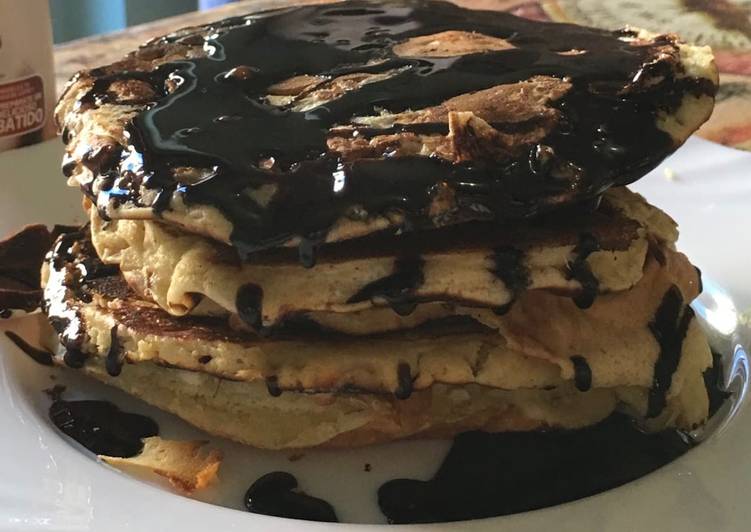 Tortitas con sirope de chocolate