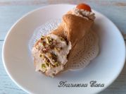 Una foto di mousse di mortadella