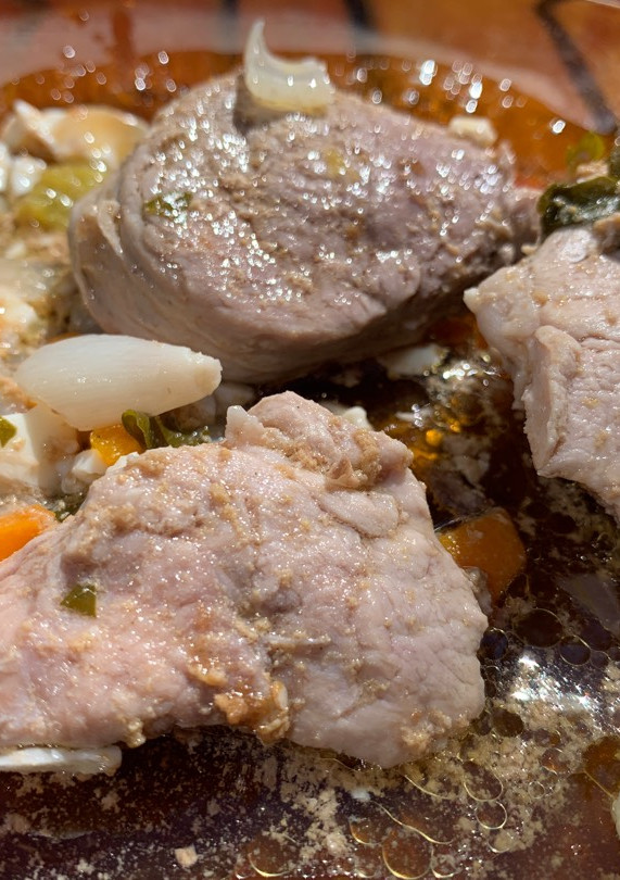Una foto de Solomillo de cerdo con ciruelas claudias