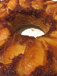Una foto de Torta de manzana invertida