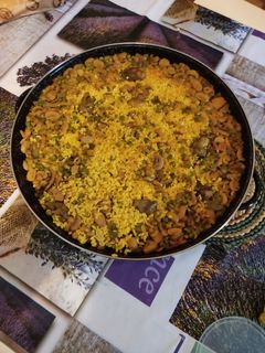 Una foto de Arroz seco con verduras y champiñones