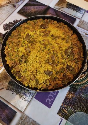 Una foto de Arroz seco con verduras y champiñones