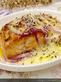 焗烤鮭魚排 的食譜成品照片