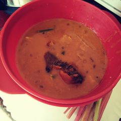 A picture of Black lentils with fish head.