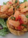 Tostones rellenos con  enchilado de mariscos