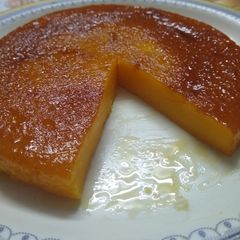 A picture of Bread custard pudding.