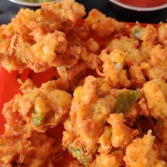 A picture of Corn cabbage pakoda.