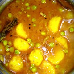 A picture of Potato peas curry.