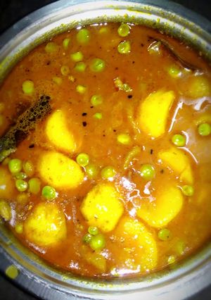 A picture of Potato peas curry.