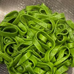 A picture of Fresh spinach vegan pasta.