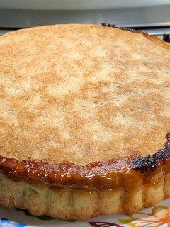 Una foto de Tarta de atún y repollo colorado con masa tipo hojaldre sin manteca