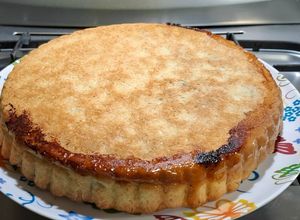Una foto de Tarta de atún y repollo colorado con masa tipo hojaldre sin manteca