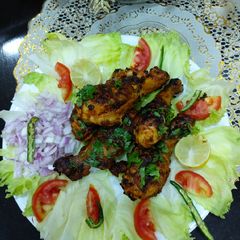 A picture of Pery pery grilled chicken with sauce.