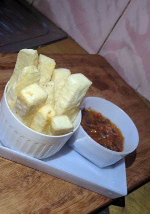 A picture of Fried yam&onion sauce.