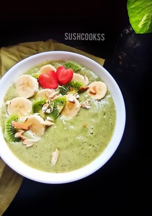 A picture of Green smoothie bowl.