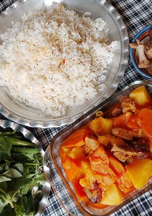 عکسی از دستور پلو وخورشت سیب زمینی والو بخارا