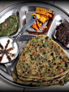 मिल्क -मेथी पराठा (Milk methi paratha recipe in Hindi) रेसिपी मुख्य फोटो
