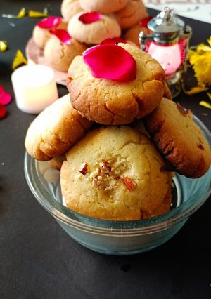 ઈલાયચી બિસ્કીટ (Elaichi Biscuit Recipe In Gujarati) રેસીપી મુખ્ય ફોટો