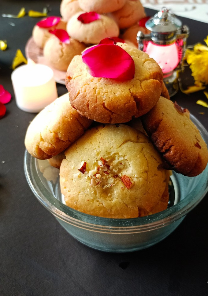 ઈલાયચી બિસ્કીટ (Elaichi Biscuit Recipe In Gujarati) રેસીપી મુખ્ય ફોટો