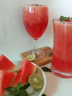 तरबूज का जूस (tarbuj ka juice recipe in Hindi) रेसिपी मुख्य फोटो