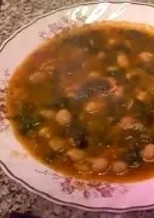Foto principal de Garbanzos con espinacas y bacón