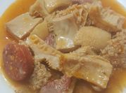 Una foto de callos en salsa