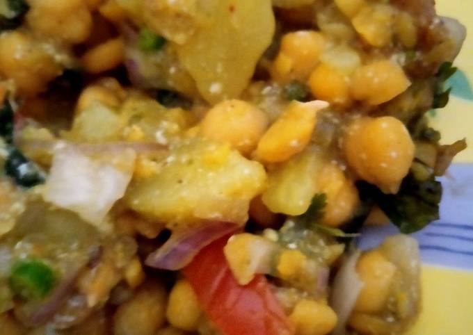 Simple alu cholay ki chaat Recipe by syedas kitchan - Cookpad