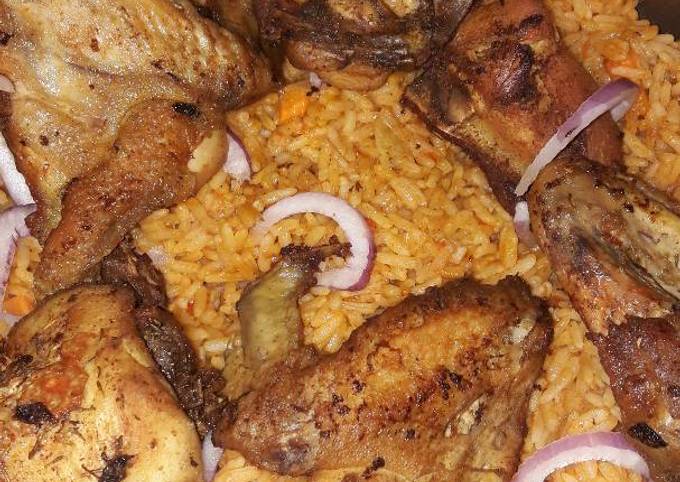 Jollof rice with fried chicken Recipe by Osigwechidinma@yahoo.com - Cookpad