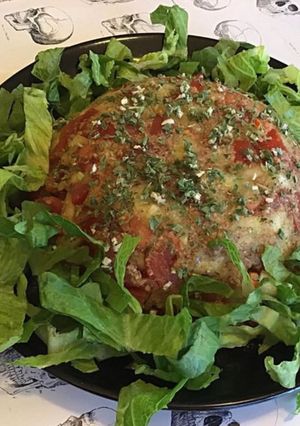Une photo de Tartare de concombre tomates citron et épices