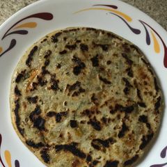A picture of Stuffed pearl millet rotla (bajra).