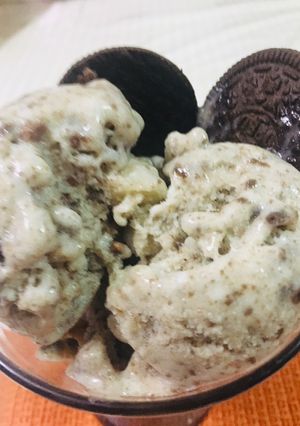 A picture of Banana Oreo ice creamMade from frozen bananas.