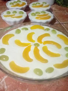 Una foto de Pie de melocotónes y uvas