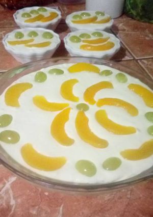 Una foto de Pie de melocotónes y uvas