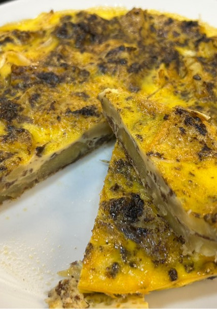 Una foto de Tortilla de patata con morcilla de León en Airfryer Cosori