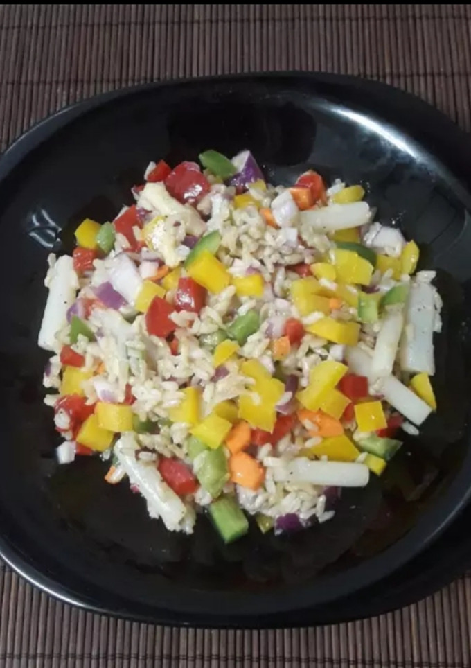 Una foto de Ensalada de arroz integral