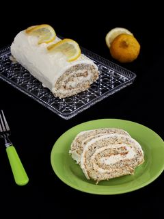 Mákos piskótatekercs citromos krémmel recept fotója