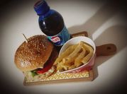 Une photo de steak haché et oeuf