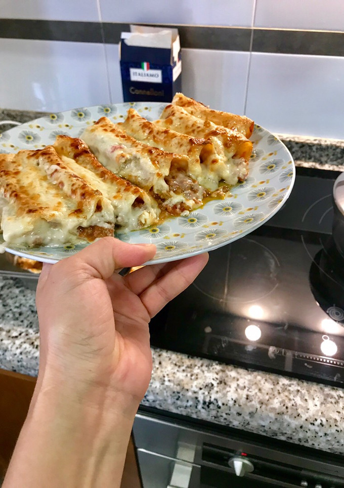 Una foto de Canelones caseros y salsa bechamel