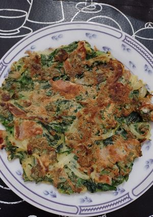Una foto de Tortillita de espinaca, panceta y cebolla