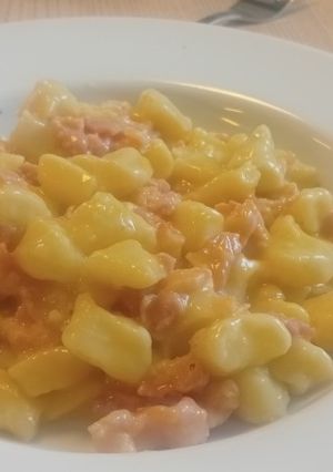 Una foto de Gnocchi carbonara