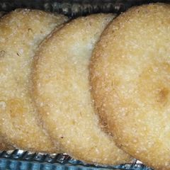 A picture of Semolina fried biscuits.