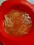 Sopa de tomate con fideos