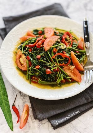 A picture of Tumis Kangkung Pedas (Spicy Water Spinach Stir Fry).