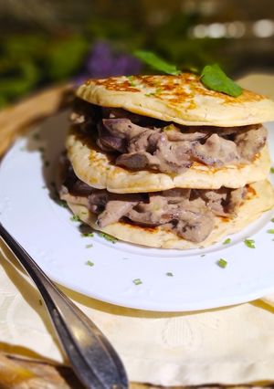 Una foto de Tortitas de Sésamo rellenas de Cierva Adobada Cremosa