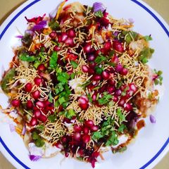 A picture of Dahi Papdi Chaat.