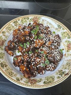 A picture of Sweet and spicy Chinese chicken.